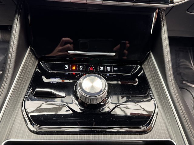 Used 2024 Jeep Wagoneer L Series II w/ Flexible Seating Group image 19