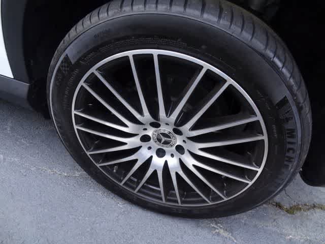 Used 2024 Mercedes-Benz GLC 300 4MATIC image 11