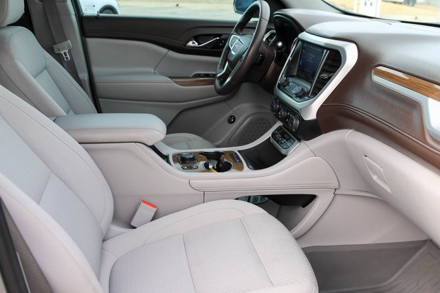 Used 2023 GMC Acadia SLE w/ Driver Convenience Package image 18