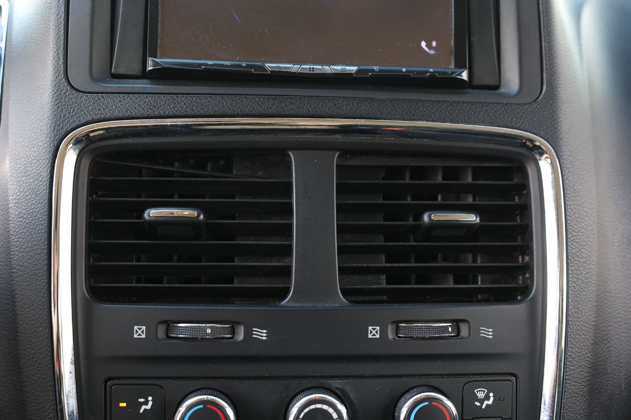 Used 2015 Dodge Grand Caravan American Value Package image 32