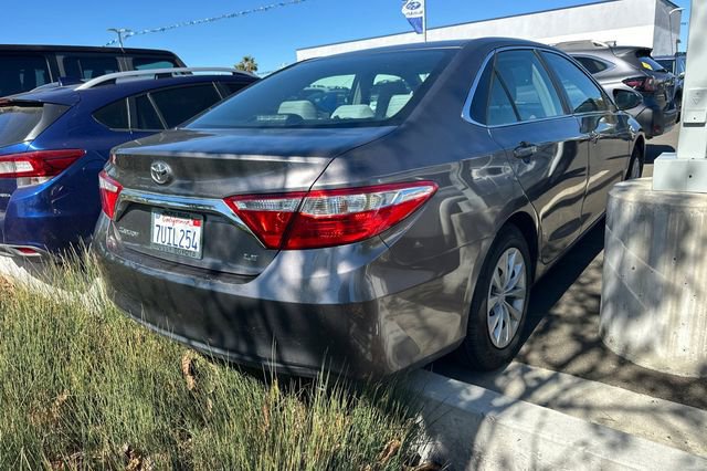 Used 2017 Toyota Camry LE image 5