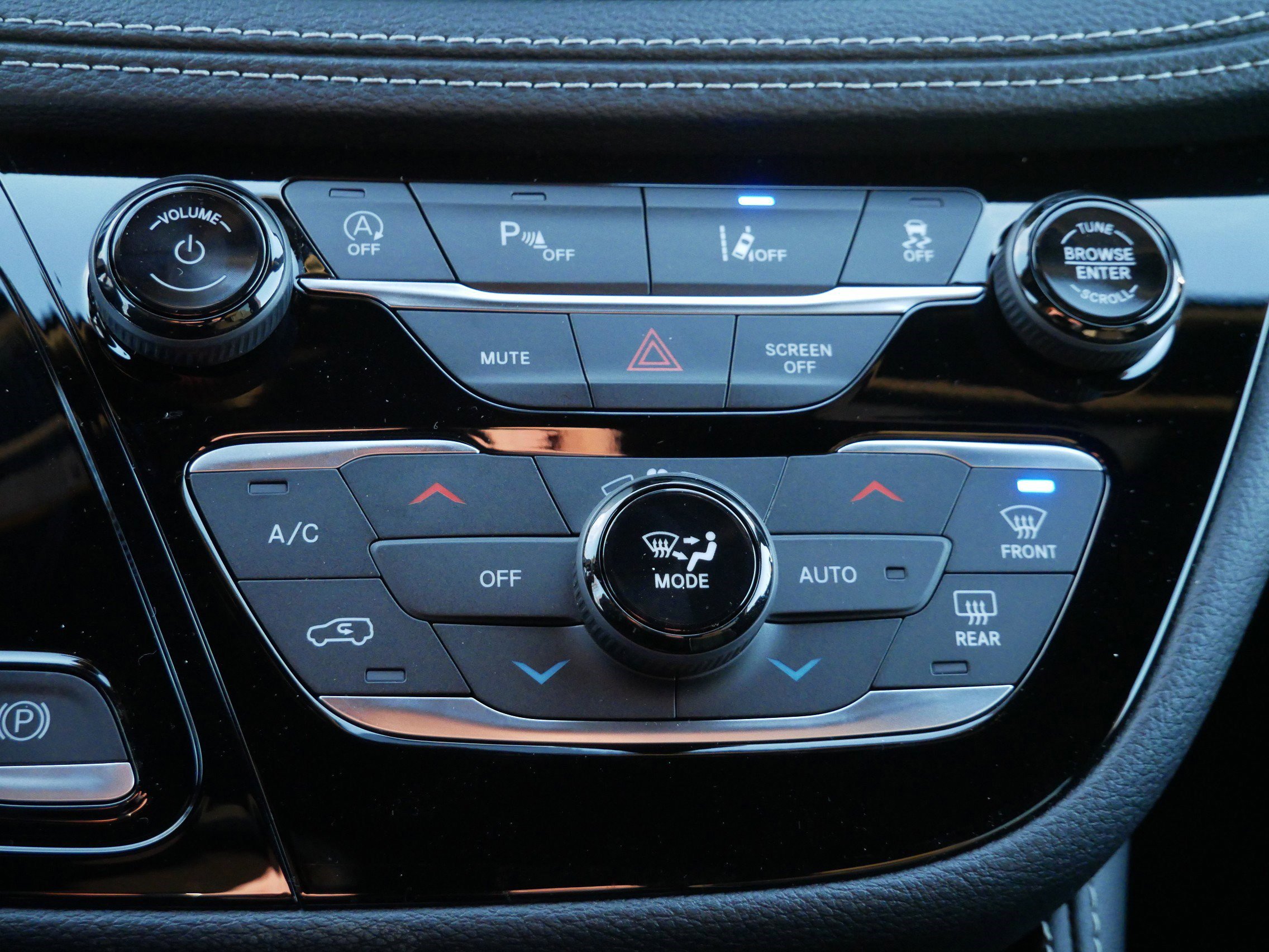 New 2026 Chrysler Pacifica Limited image 18