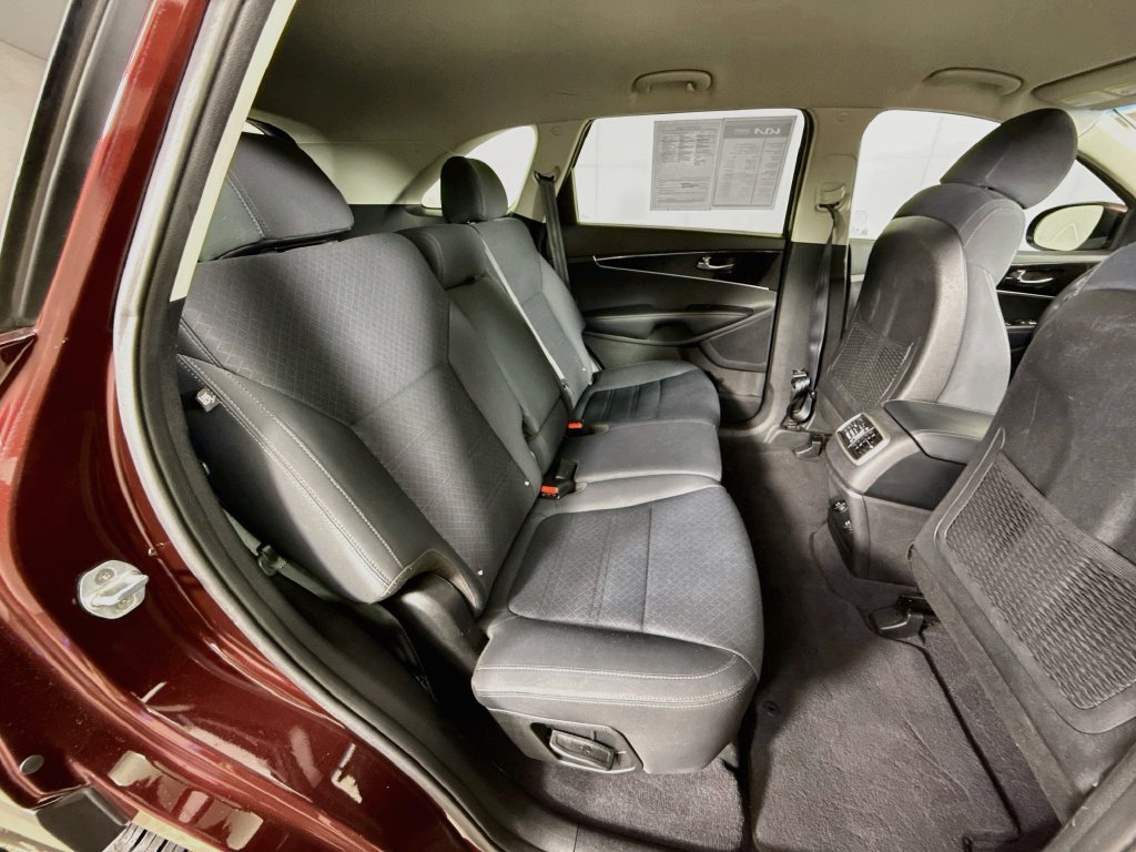 Used 2018 Kia Sorento FWD image 27