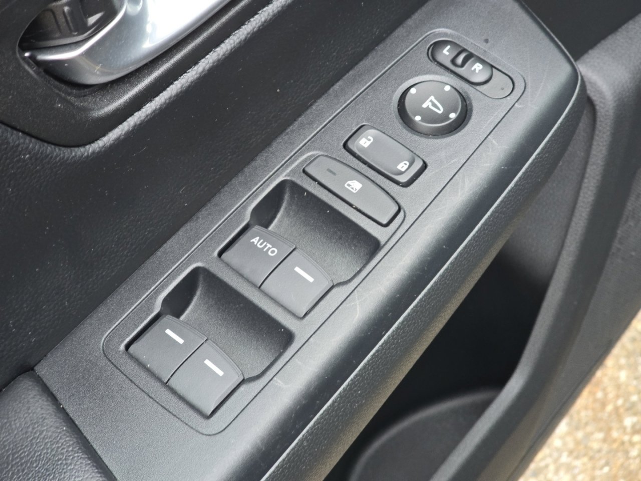 Used 2024 Honda CR-V LX image 25