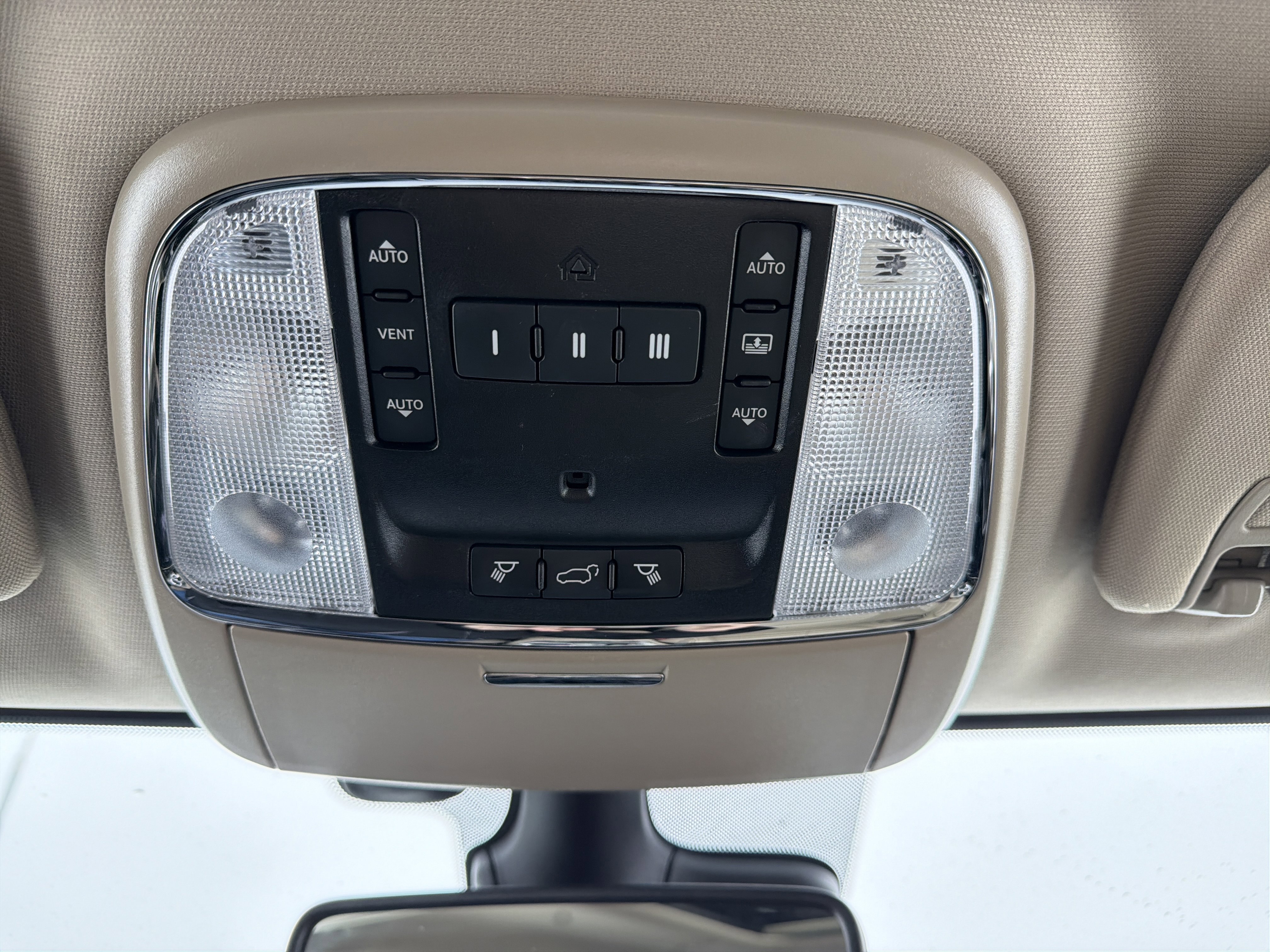 Used 2020 Jeep Grand Cherokee Limited w/ Luxury Group II image 24