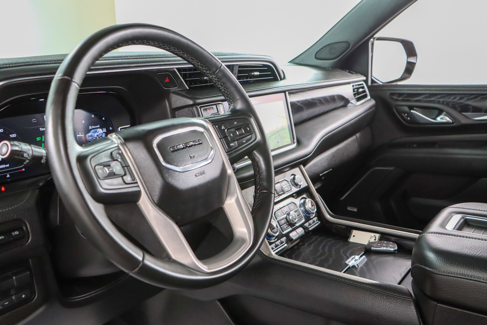 Used 2024 GMC Yukon XL Denali image 26