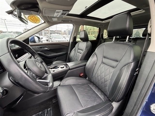 Used 2023 Nissan Rogue Platinum image 16