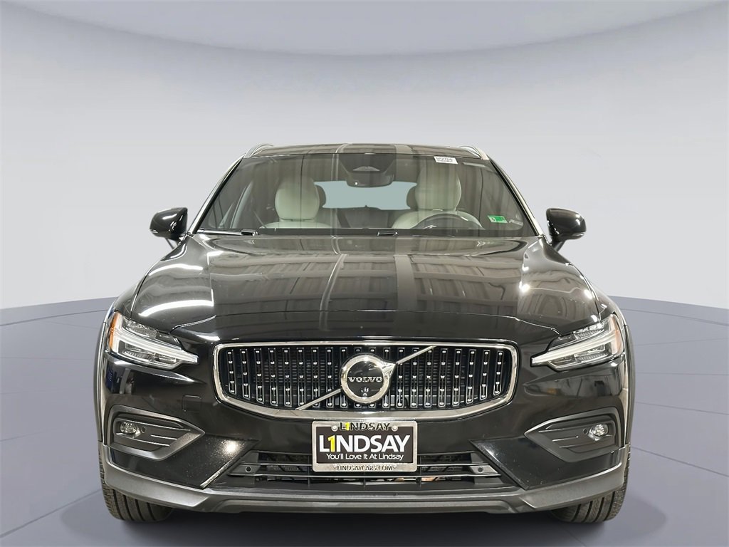 Used 2024 Volvo V60 B5 Cross Country Ultimate image 5