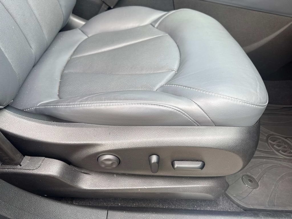 Used 2019 Buick Envision Essence FWD image 17