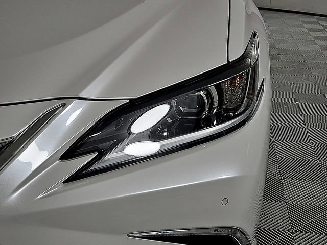 Used 2024 Lexus ES 300h w/ Premium Package image 10