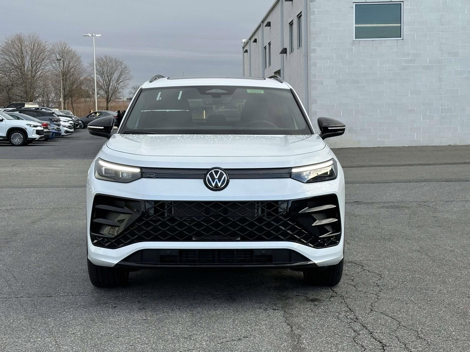 New 2026 Volkswagen Tiguan SE R-Line image 9