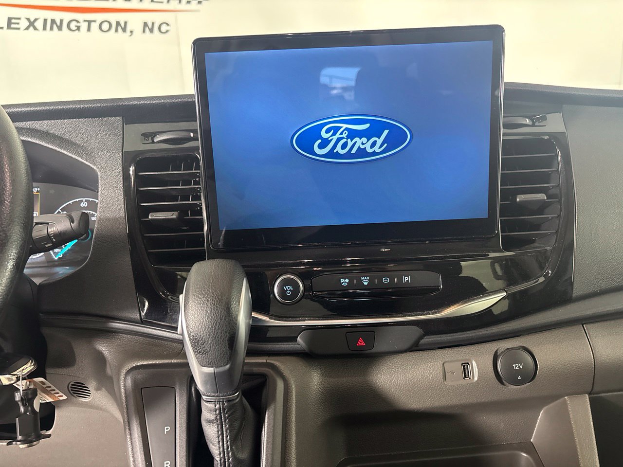 Used 2025 Ford Transit 350 XLT RWD image 13
