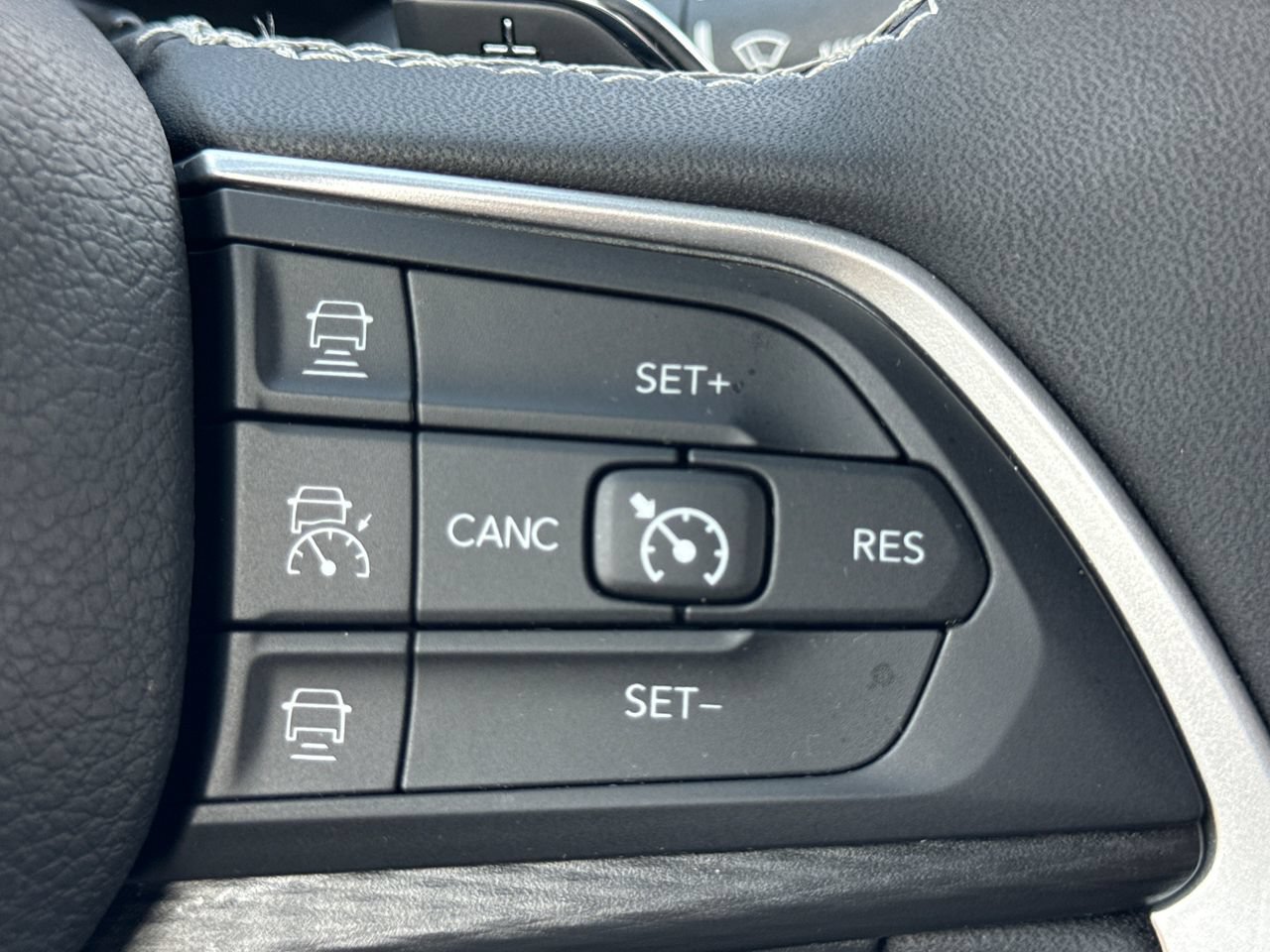 Used 2023 Jeep Grand Cherokee Altitude AWD/4WD image 26