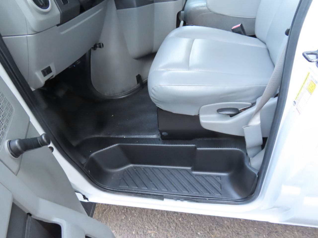 Used 2014 Ford E-150 and Econoline 150 RWD image 15