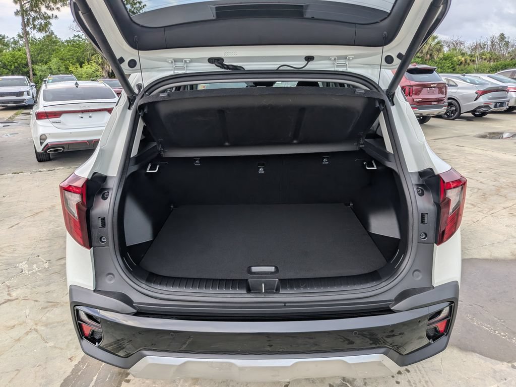 Certified 2025 Kia Seltos EX w/ EX Sunroof Package AWD/4WD image 12