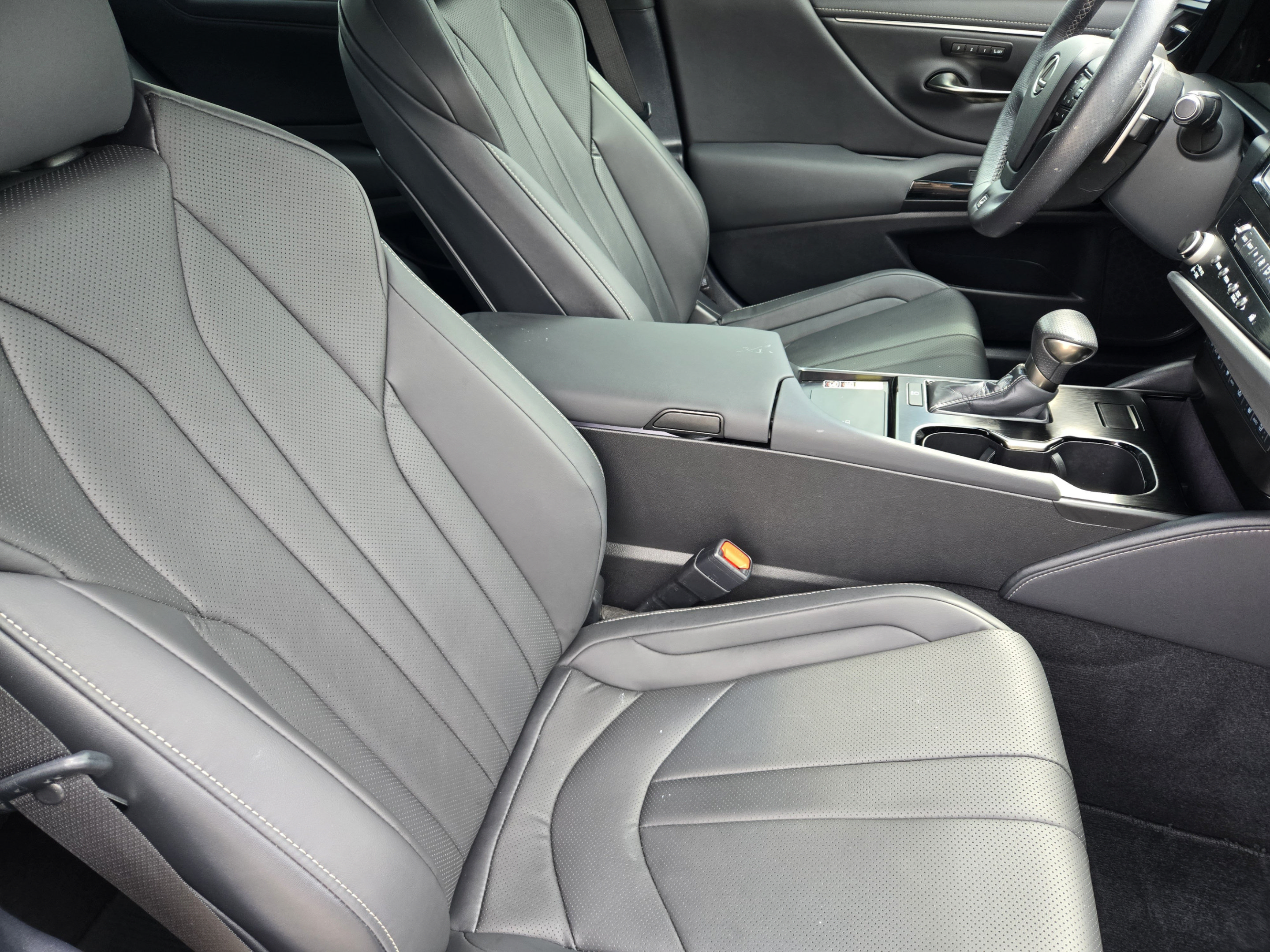 Certified 2024 Lexus ES 350 F Sport w/ Accessory Package (Z2) FWD image 10