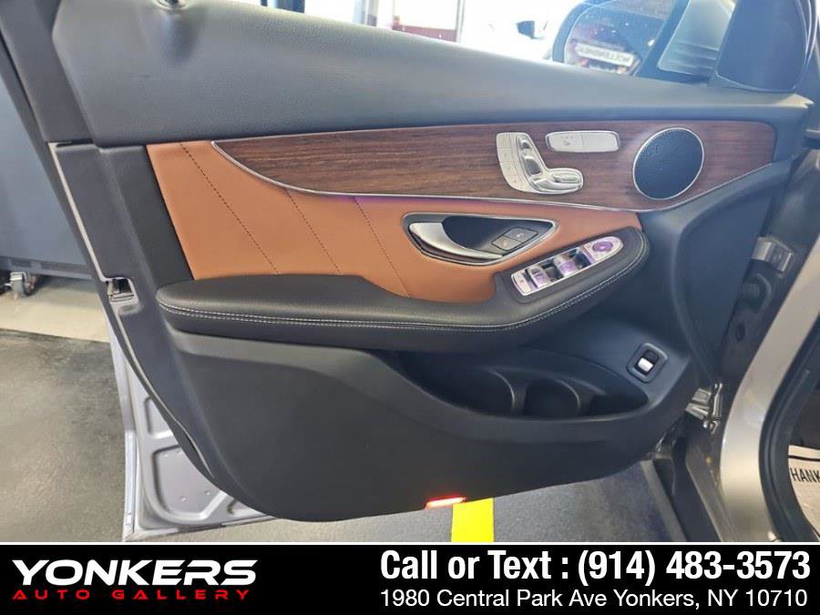 Used 2022 Mercedes-Benz GLC 300 4MATIC w/ AMG Line image 10