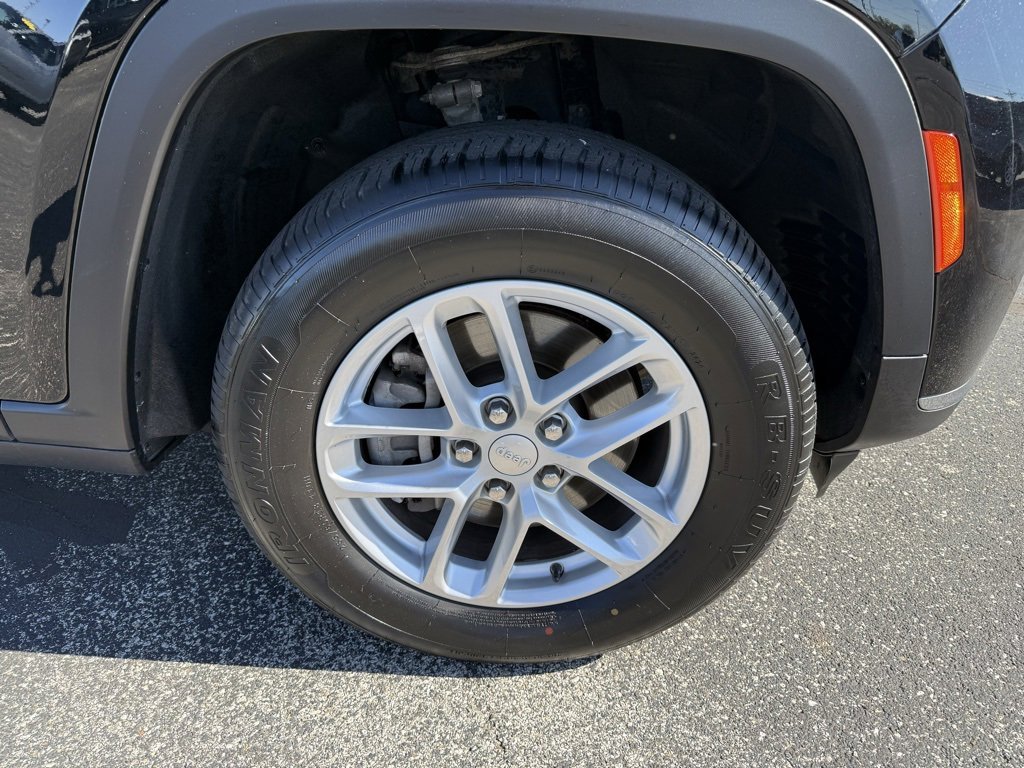 Used 2023 Jeep Grand Cherokee L Laredo image 26