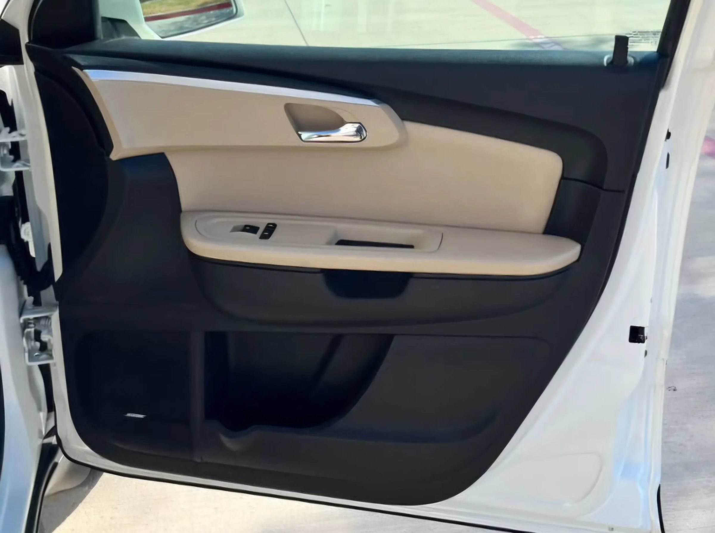 Used 2012 Chevrolet Traverse LTZ FWD image 19