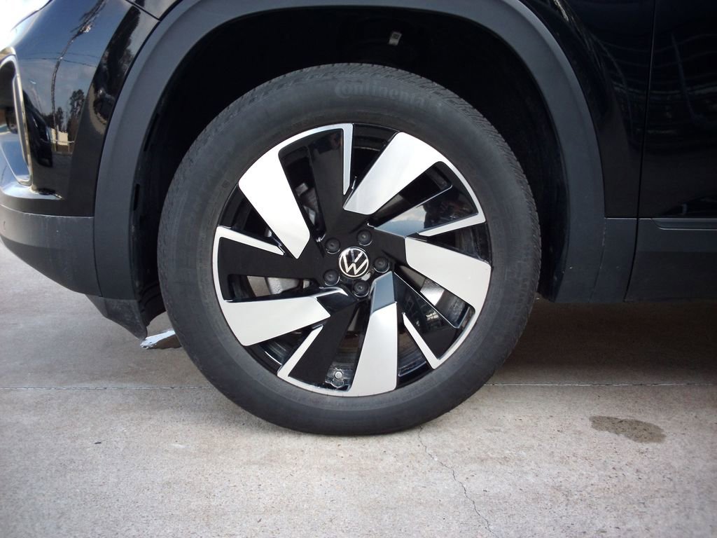 Used 2025 Volkswagen Atlas Cross Sport SE image 26