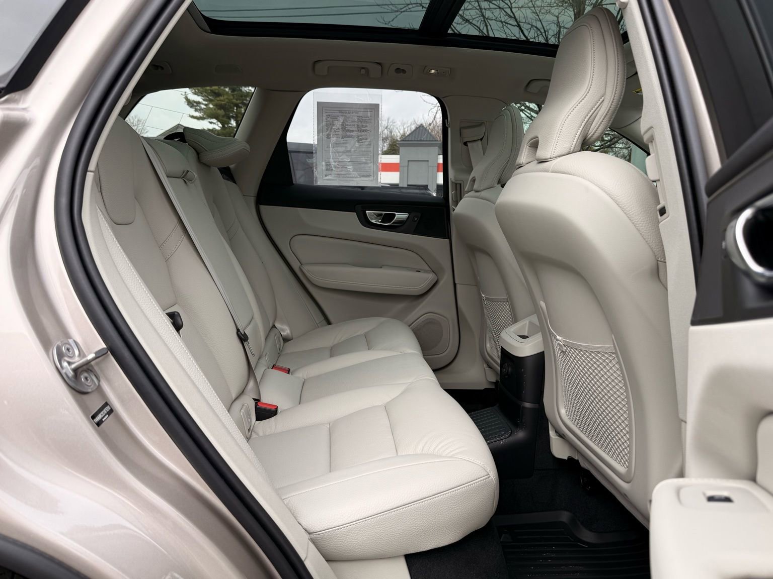 Used 2025 Volvo XC60 T8 Plus w/ Protection Package Premier image 33