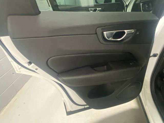 Certified 2025 Volvo XC60 B5 Core image 8