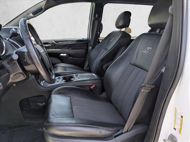 Used 2015 Chrysler Town & Country S w/ Driver Convenience Group FWD image 15