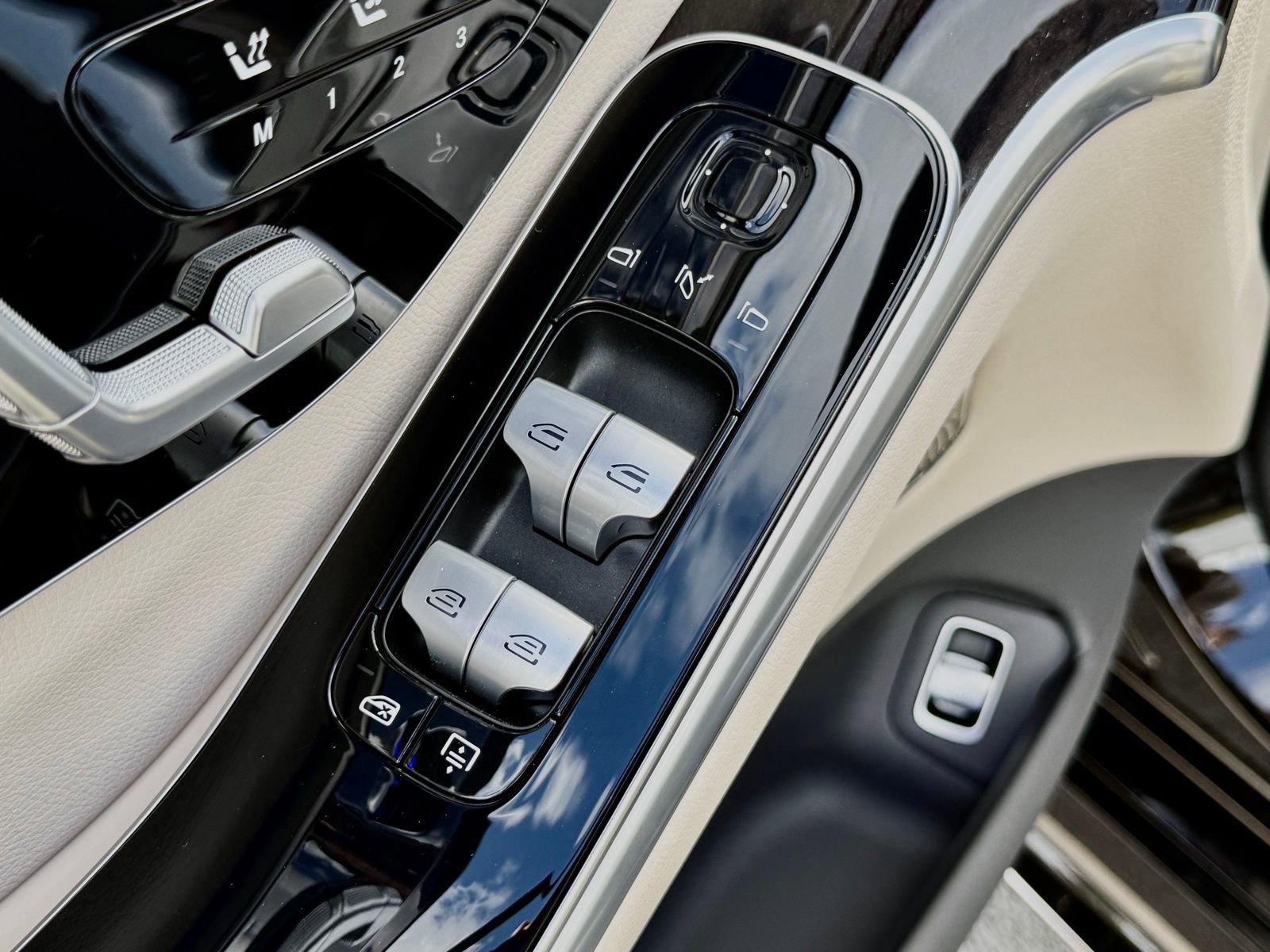 Used 2023 Mercedes-Benz S 500 4MATIC image 24