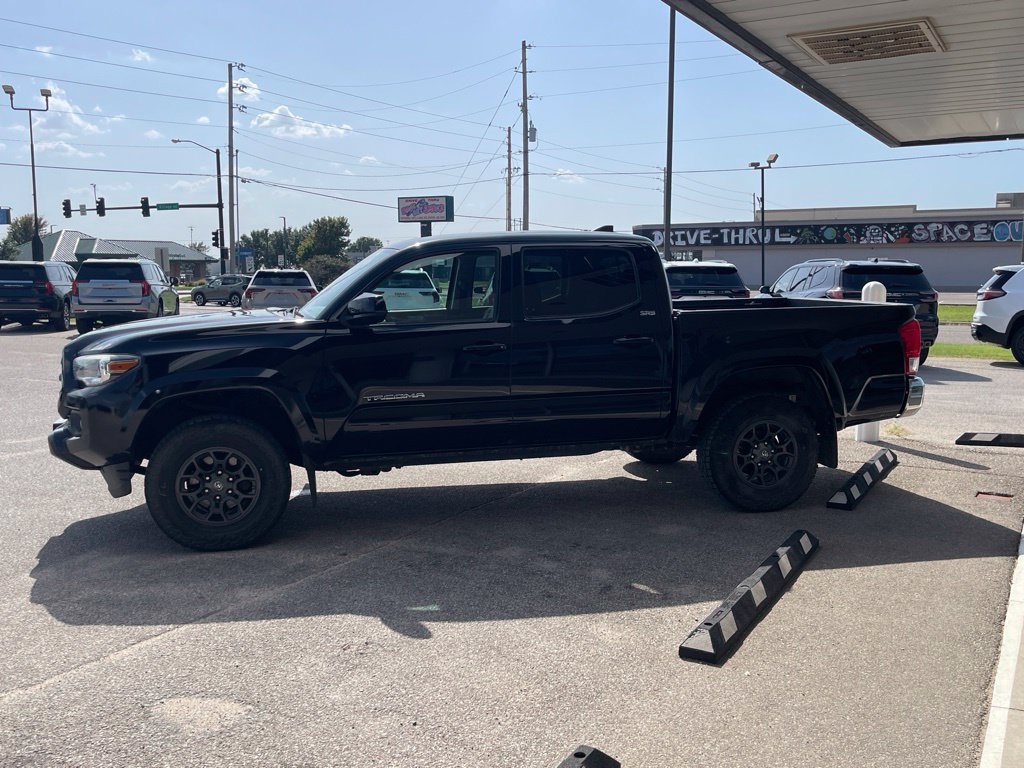Used 2017 Toyota Tacoma SR5 w/ Tow Package AWD/4WD image 4