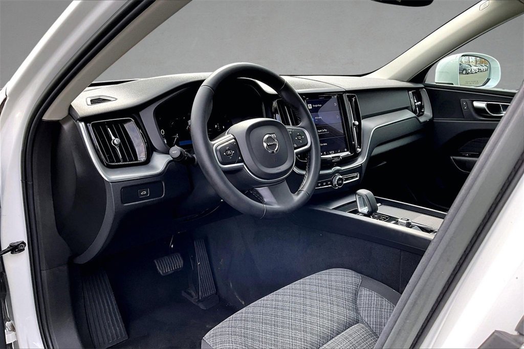 Certified 2023 Volvo XC60 B5 Core image 16