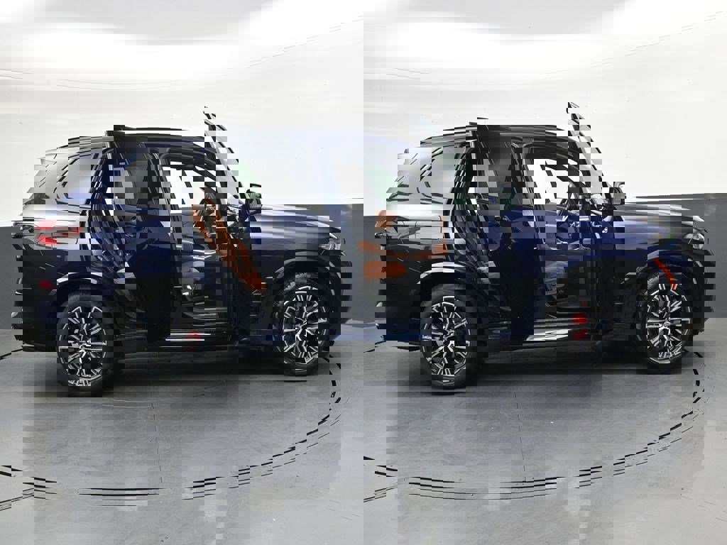 Used 2026 BMW X5 xDrive40i w/ M Sport Package AWD/4WD image 33