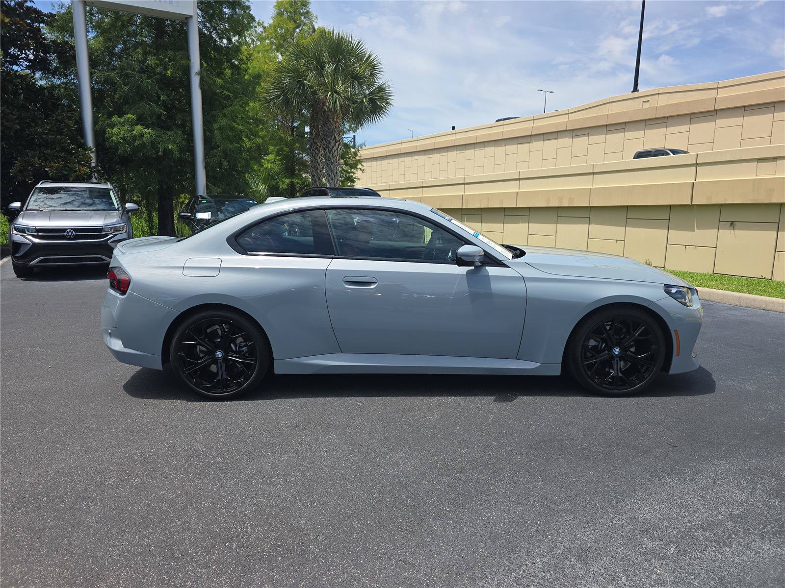 Used 2025 BMW 230i Coupe w/ M Sport Package RWD image 2