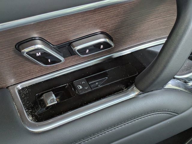 Used 2023 Land Rover Range Rover Long Wheelbase SE image 20