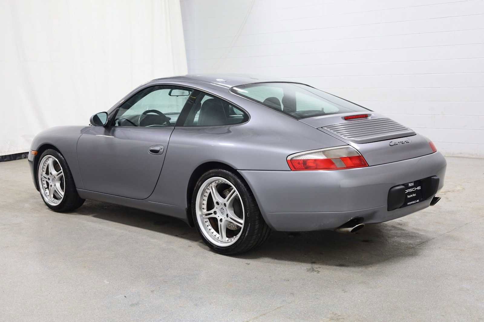 Used 2001 Porsche 911 Carrera image 3