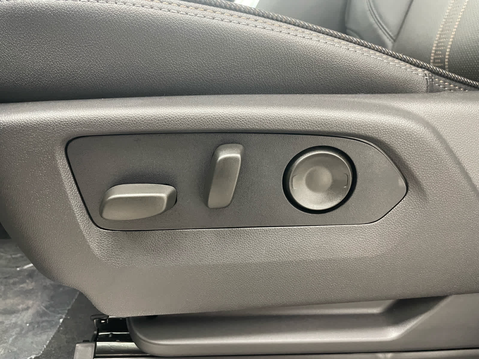 New 2026 Chevrolet Silverado 1500 High Country w/ High Country Premium Package AWD/4WD image 11