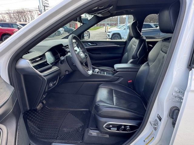 Used 2023 Jeep Grand Cherokee Overland w/ Luxury Tech Group IV image 20