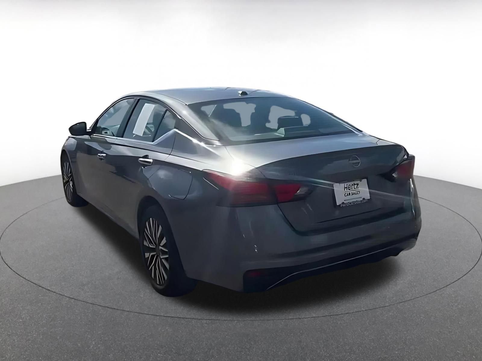 Used 2025 Nissan Altima 2.5 SV FWD image 11