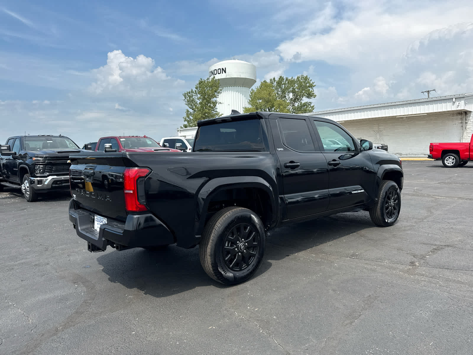 Used 2026 Toyota Tacoma SR5 AWD/4WD image 5