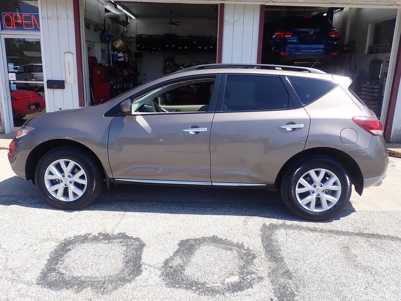 Used 2014 Nissan Murano SL w/ Navigation Package AWD/4WD image 16