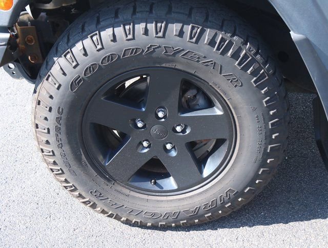 Used 2012 Jeep Wrangler Unlimited Rubicon image 12