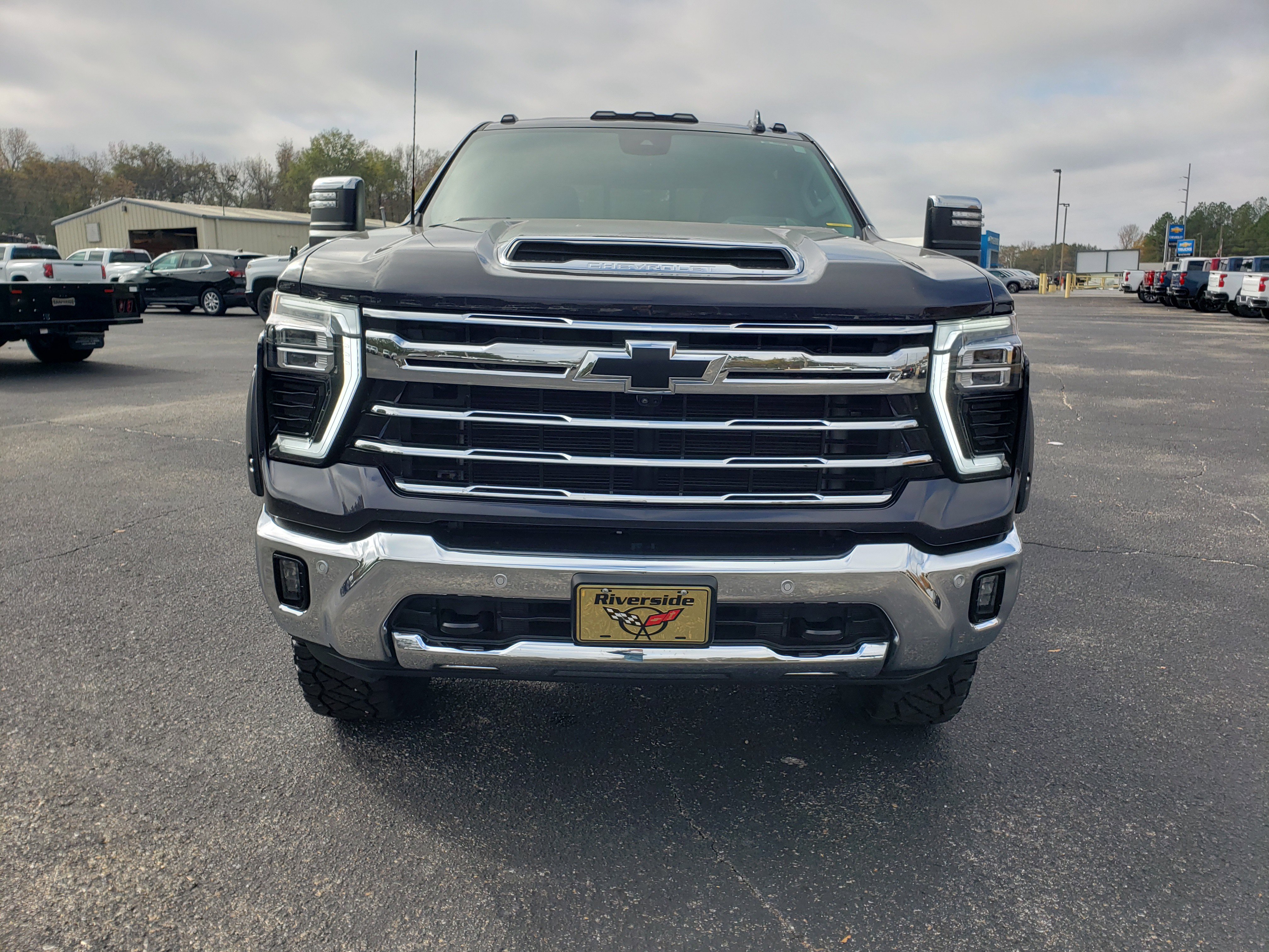 Used 2024 Chevrolet Silverado 3500 LTZ w/ LTZ Plus Package image 7