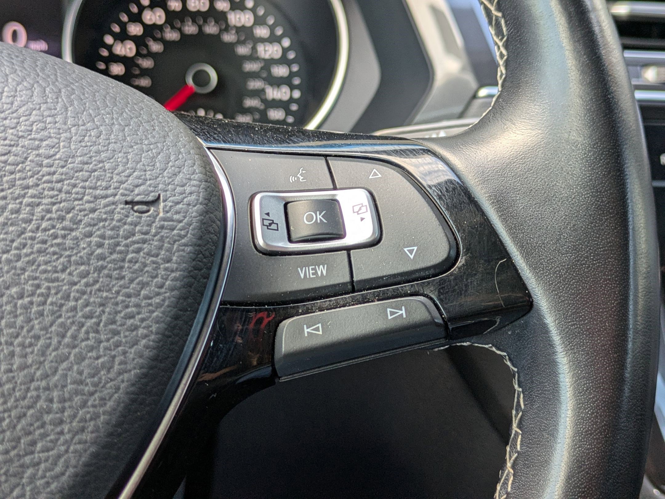 Used 2021 Volkswagen Tiguan SE image 15