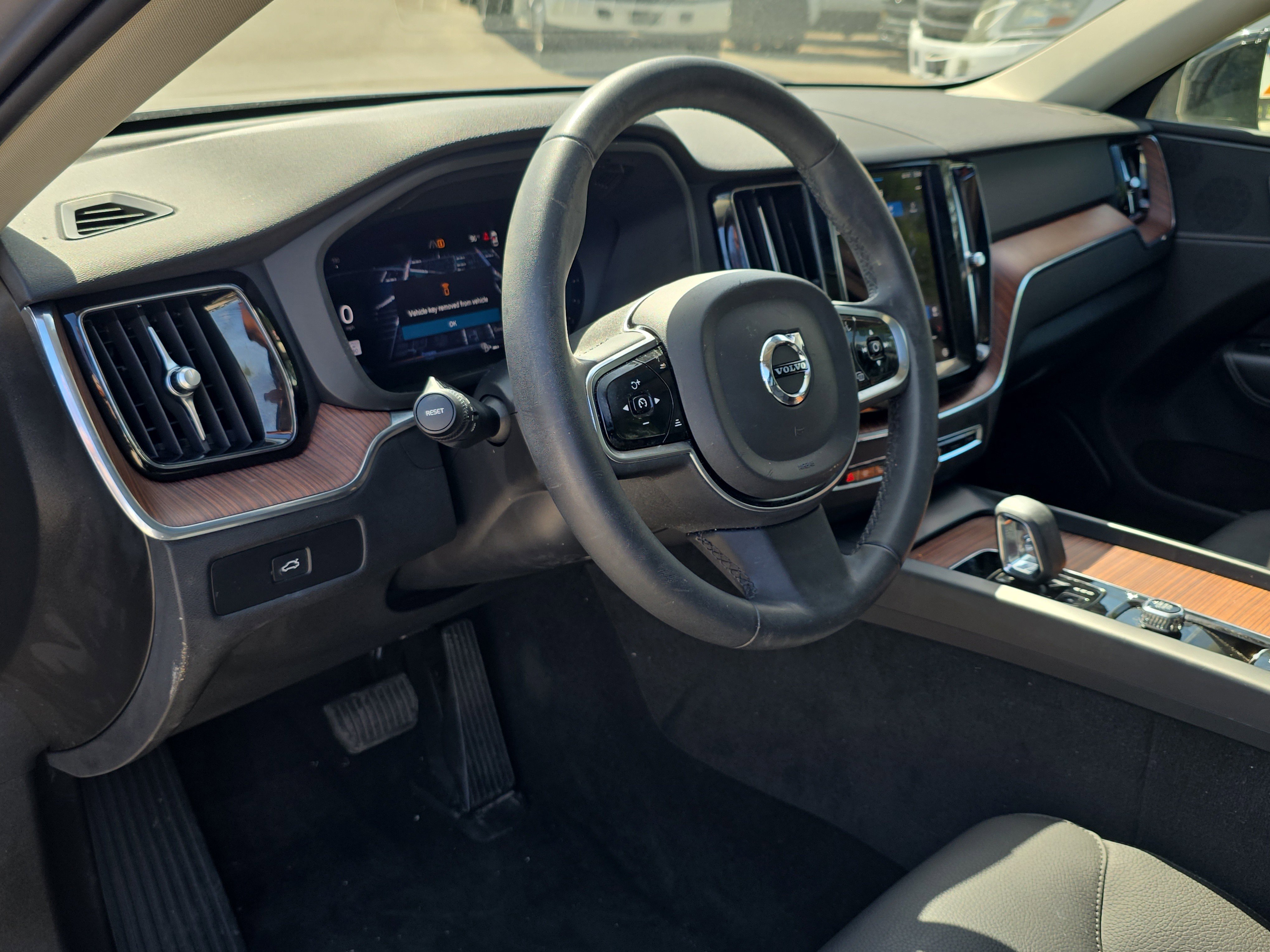 Used 2024 Volvo XC60 B5 Plus w/ Protection Package Premier AWD/4WD image 23