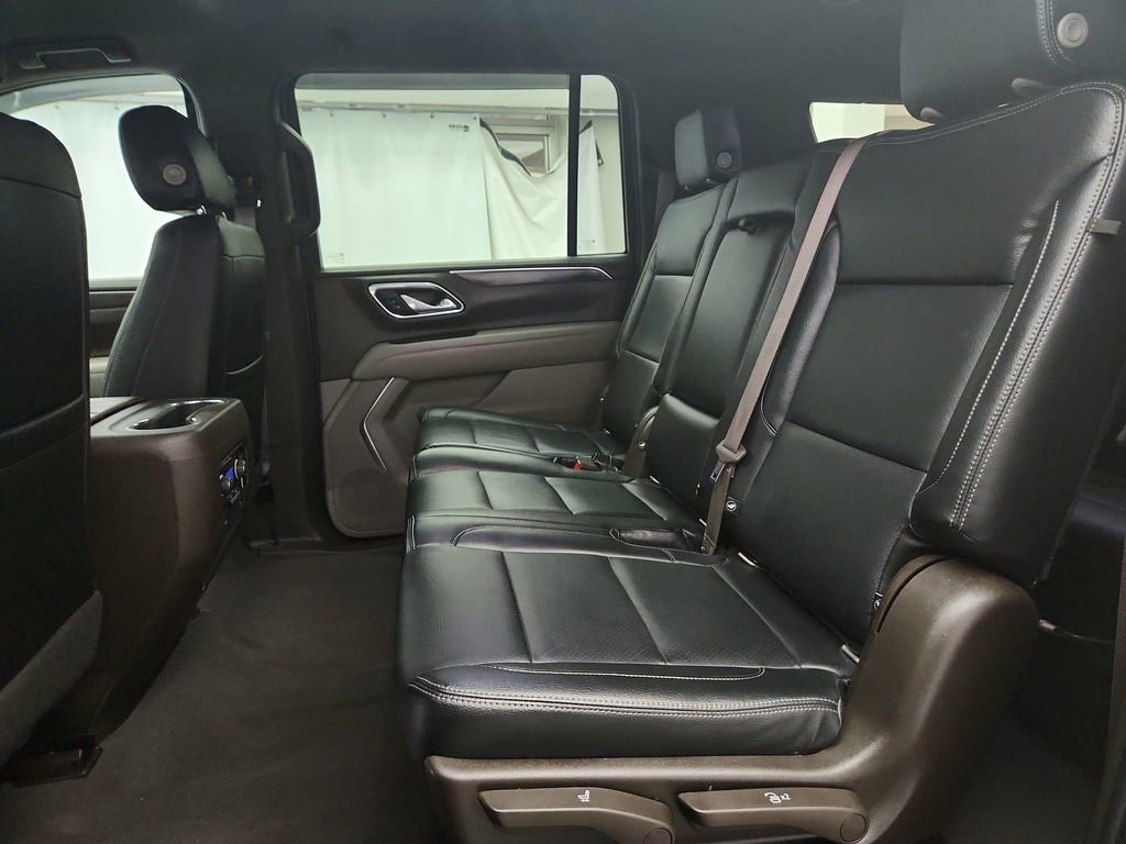 Used 2021 Chevrolet Suburban LS image 24