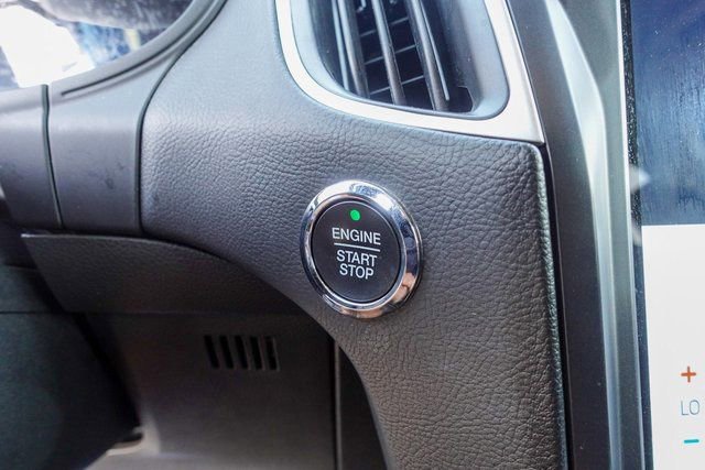 Used 2024 Ford Edge SEL image 18