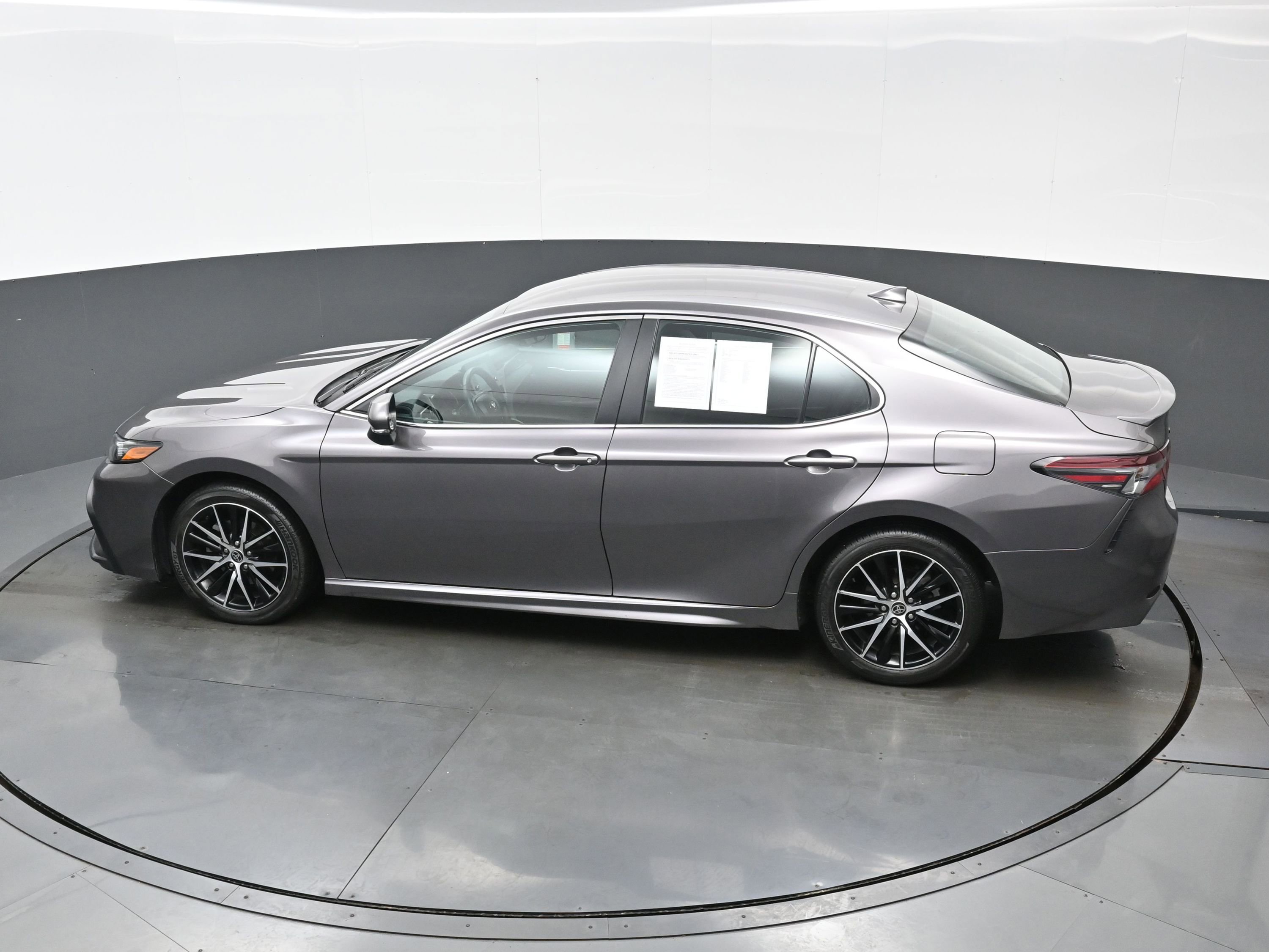 Used 2022 Toyota Camry SE FWD image 36