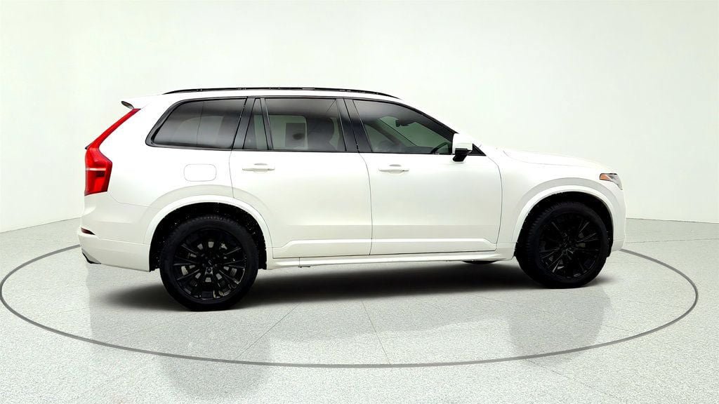 Used 2021 Volvo XC90 T6 Momentum AWD/4WD image 4