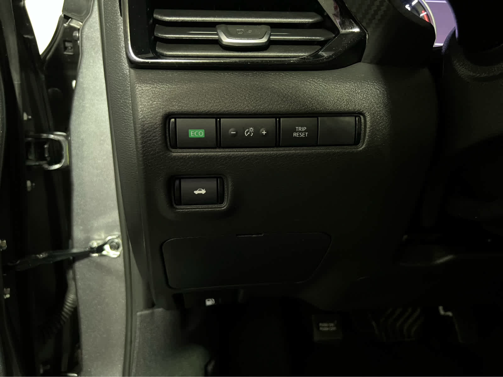 Used 2025 Nissan Sentra SV FWD image 17
