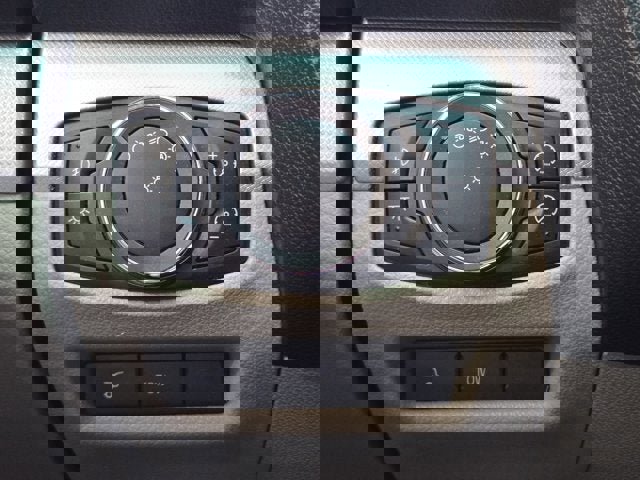 Used 2013 Ford Explorer XLT image 27