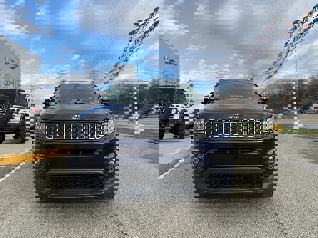 Used 2019 Jeep Compass Latitude w/ Cold Weather Group image 2